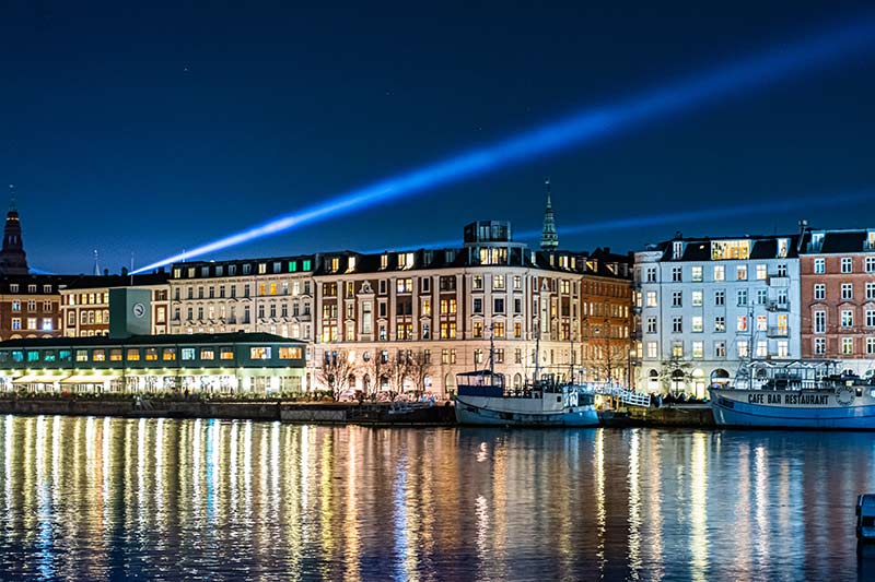 Vi tilbyder en 2-retters på restauranter, mens du oplever Copenhagen Light Festival